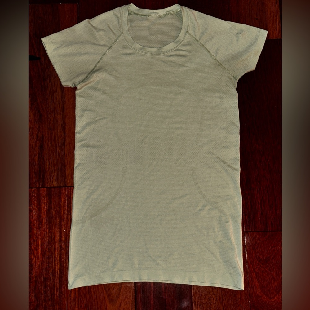 Swiftly Tech Short Sleeve 2.0 in Kohlrabi Green/Kohlrabi Green